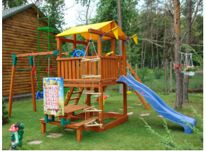 Деревянный спортивный игровой комплекс с горкой, столиком и гимнастическими элементами